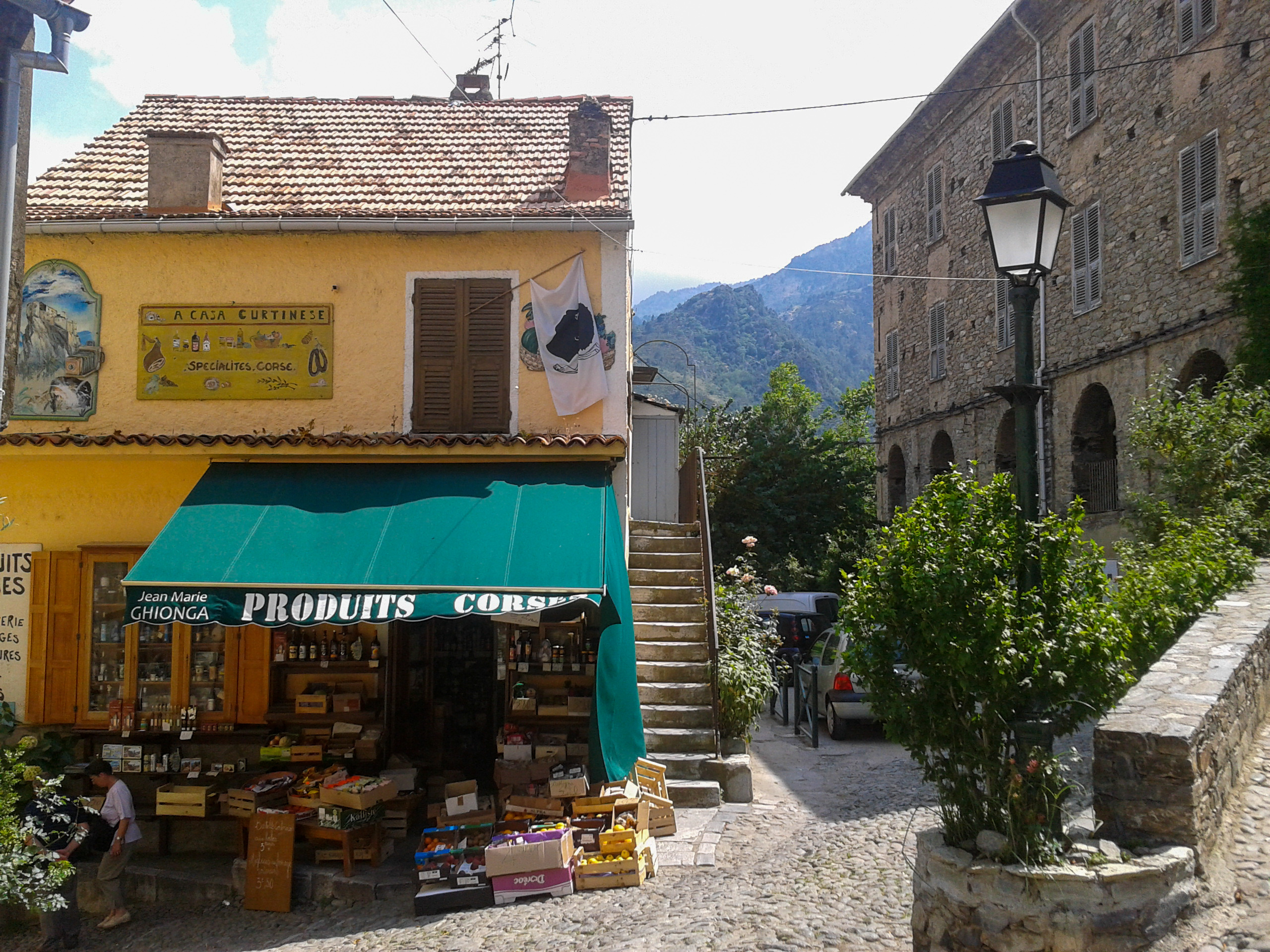 rue typique en corse